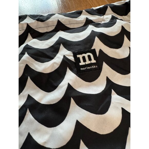Marimekko Black & White Drawstring Rucksack Backpack With Wave Pattern - Picture 4 of 5